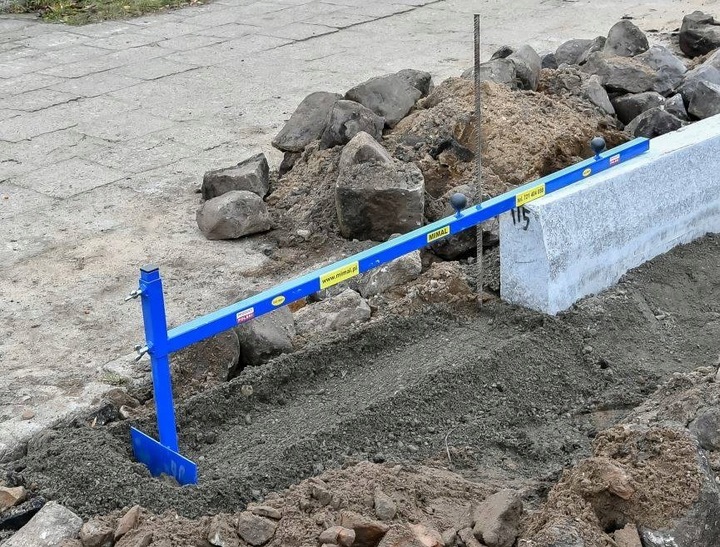 Stahovací tyč